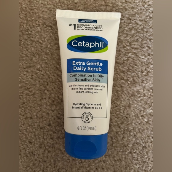 Cetaphil Extra Gentle Daily Scrub - Picture 1 of 5